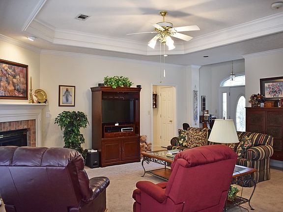 3rd image of 450 Kathy Ln