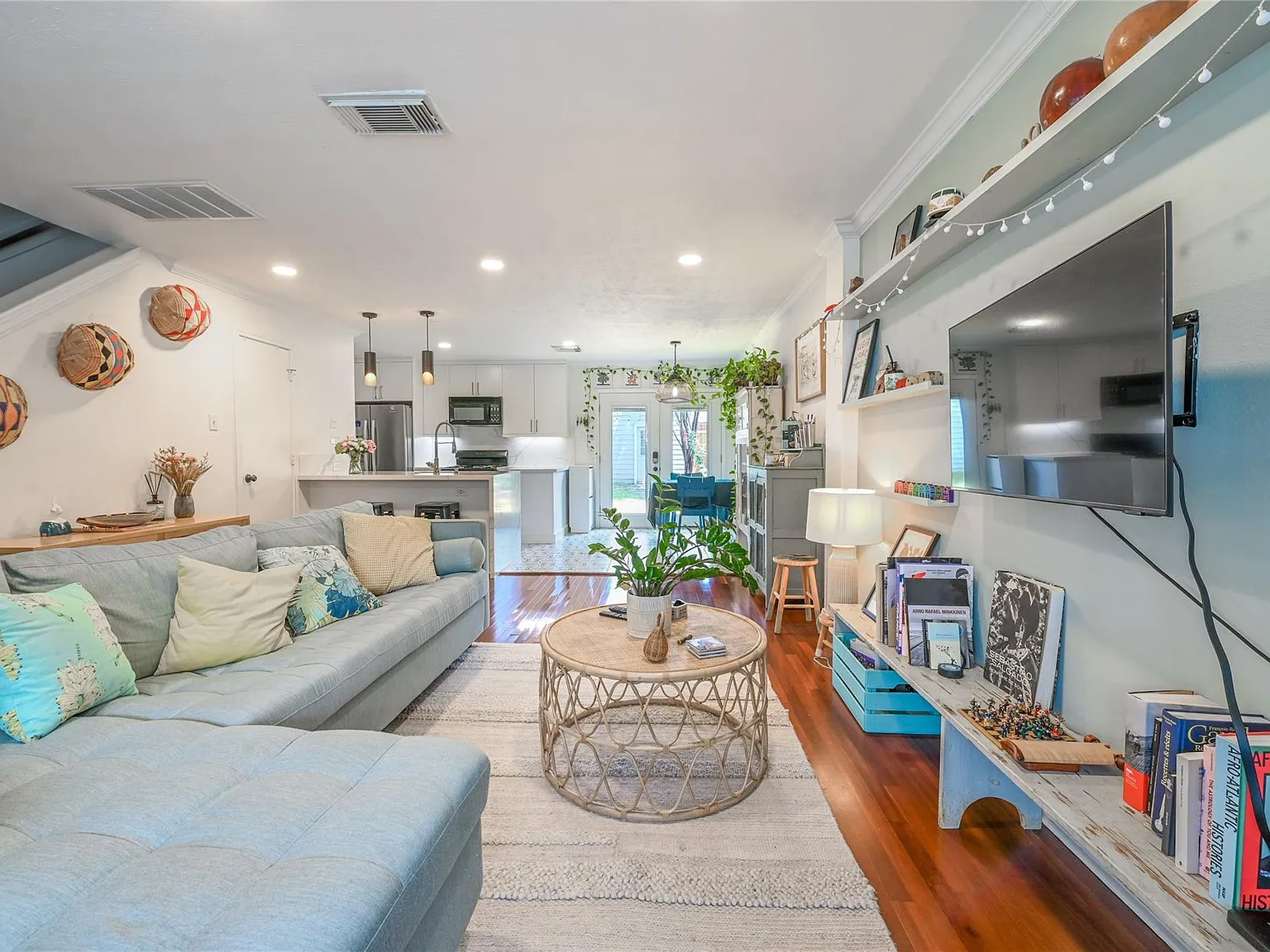 3 bed, 2.5 bath, 1232 sqft, $2,750 — Photo 1