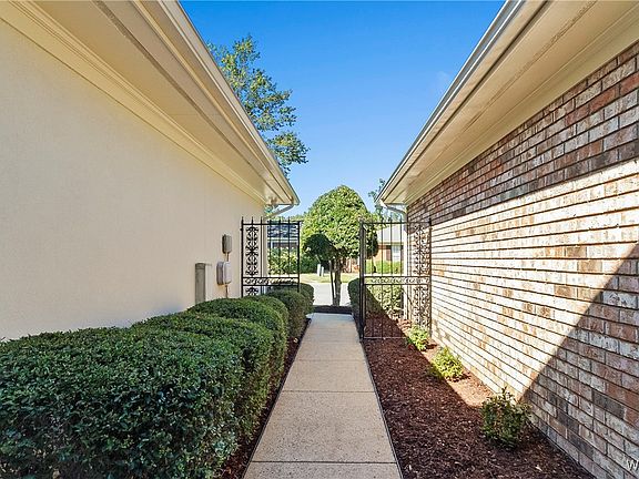 4th image of 1711 Saint Andrews Dr