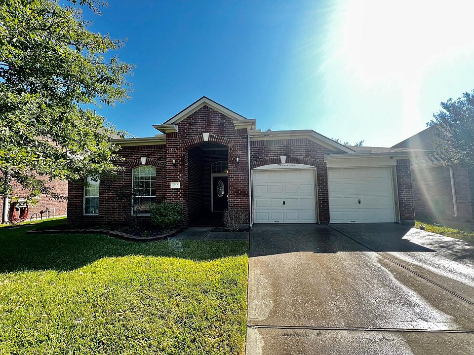 1st image of 202 King William Dr