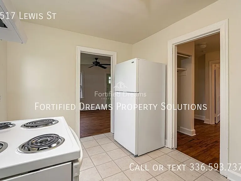 2517 Lewis St — Photo 7