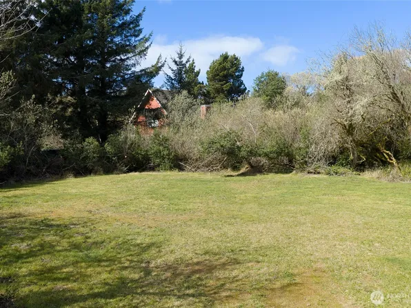 136 Jib Street NW, Ocean Shores, WA 98569