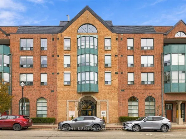 185 Robinson St #204, Oakville, ON L6J 7P6