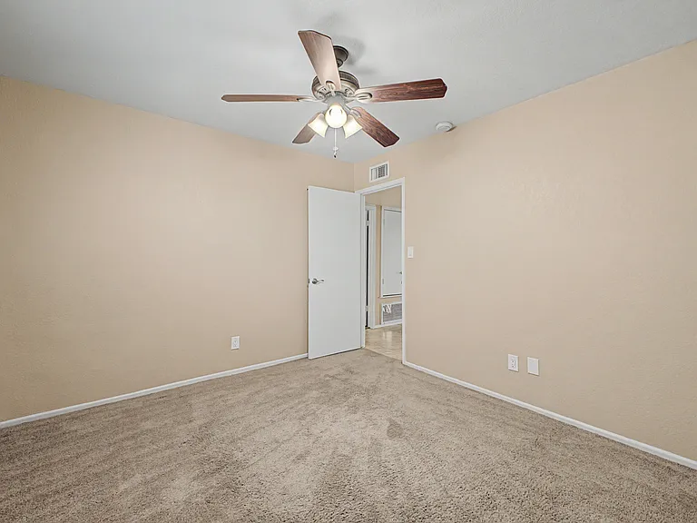 1324 W 12th St — Photo 23