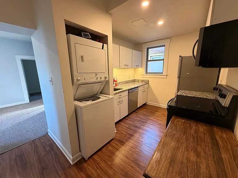 38 Hess St #B — Photo 6
