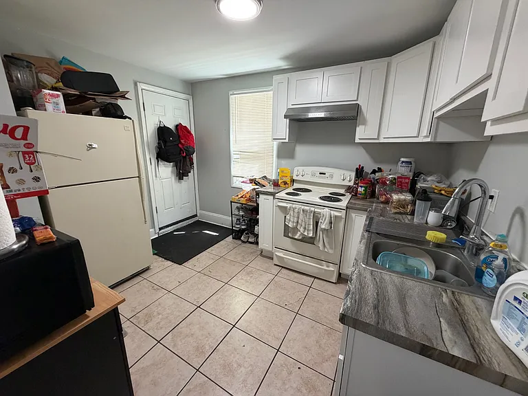 122 Winkler St #1 — Photo 8