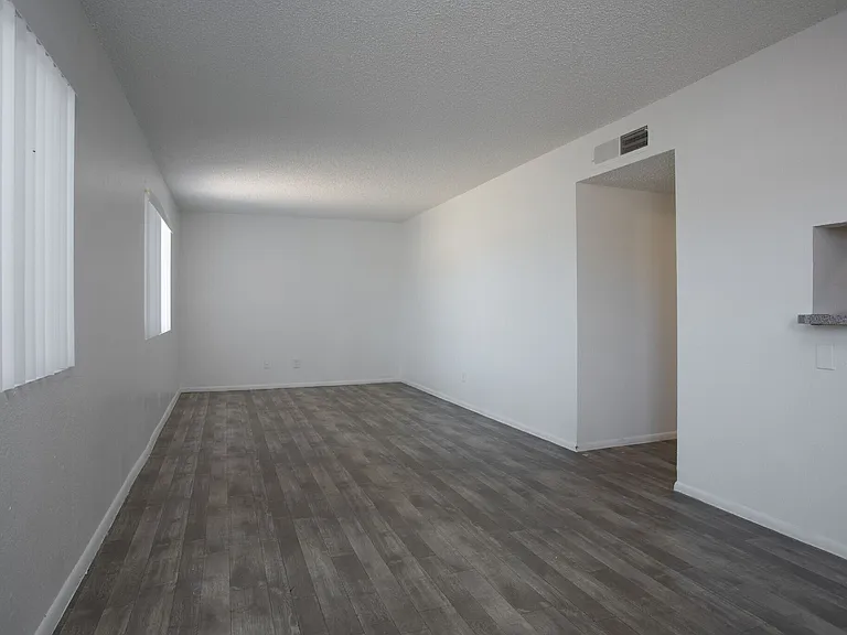 Mountain Lakes Apartments — Photo 7