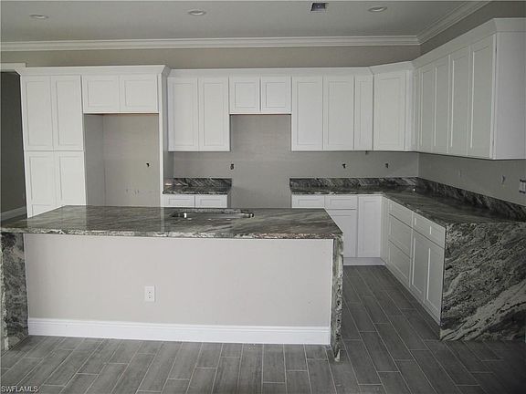 3rd image of 400 NW 36th Pl