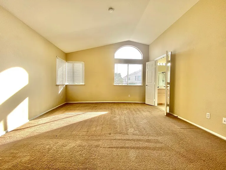 8009 Dover Shores Ave — Photo 20