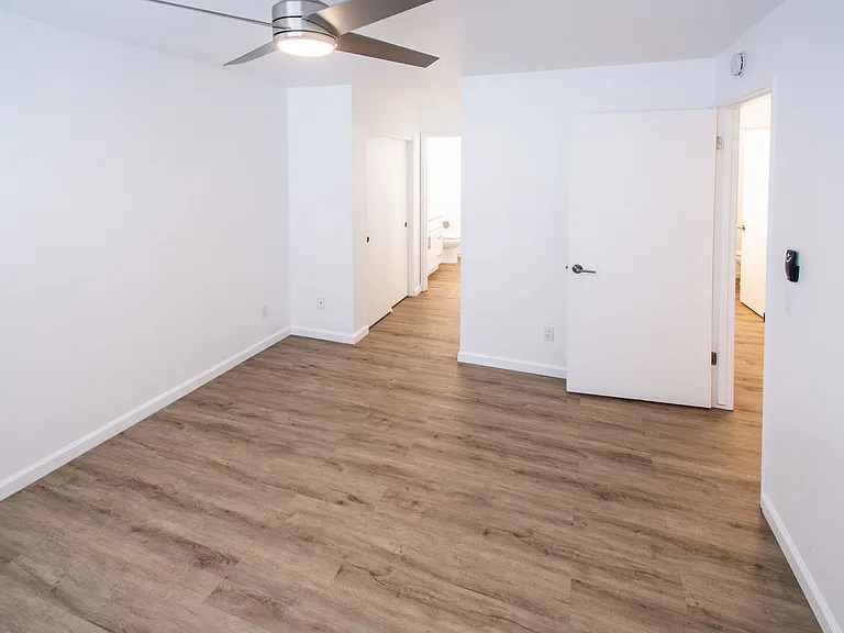Oak Park Village Apartments — Photo 16