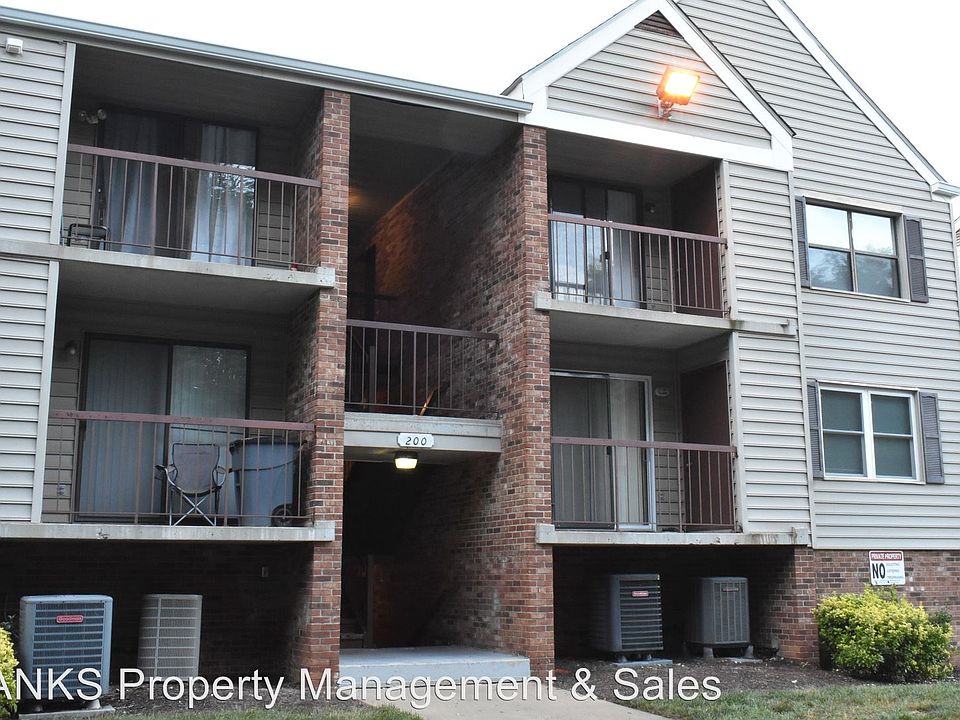 1st image of 200 Buckingham Ln APT 102
