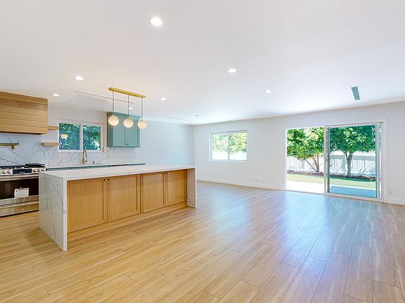4th image of 12645 Kling St