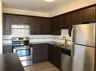 Bay 100 Apartments, Hamilton, ON L8P 3H3