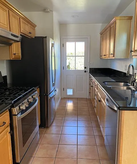 701 W Mariposa Ave — Photo 8