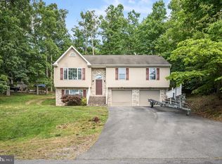 1090 Lakeview Dr, Cross Junction, VA 22625
