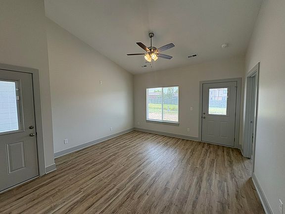 4th image of 2965 S Bunker Hill Dr #100 & 200