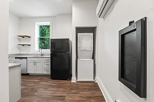 427 Whiteman St #2 Photo 1
