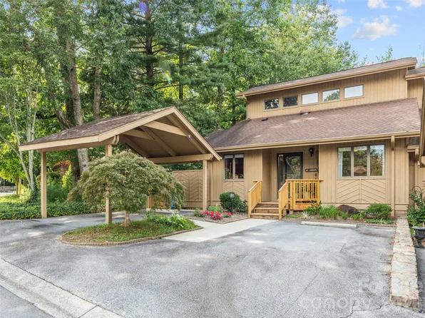 405 Red Oak Dr, Hendersonville, NC 28791