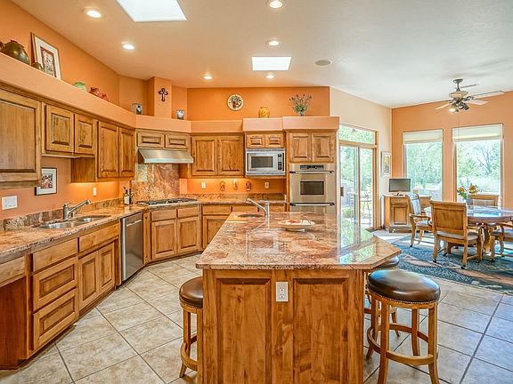 2nd image of 3571 Sequoia Pl NW
