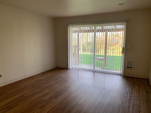 3rd image of 2001 Garden Ave #19
