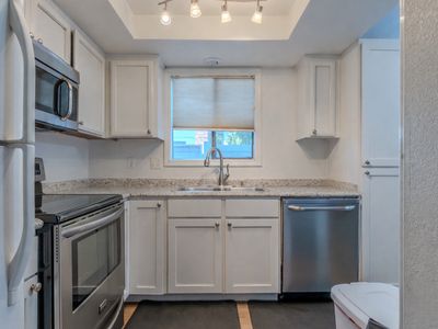 2215 Poplar Dr APT 2, Medford, OR, 97504