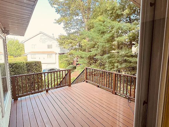 5th image of 173 Captain Eames Cir