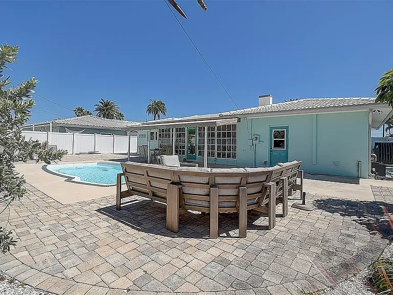 2800 E Vina Del Mar Blvd — Photo 23