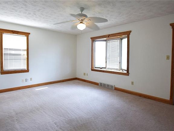2nd image of 25270 Briardale Ave