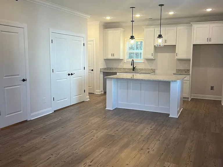 116 Charlton Ct — Photo 4
