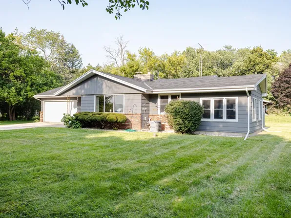 312 North Lapham Peak ROAD, Delafield, WI 53018