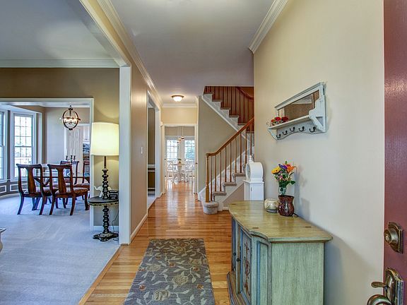 2nd image of 1406 Summerset Pl