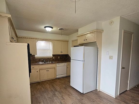 4th image of 993 Barkley Cir