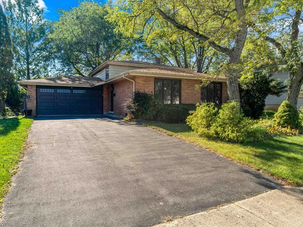 538 Dogwood Dr, Dyer, IN 46311