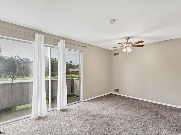 4th image of 21921 River Oaks Dr APT D4