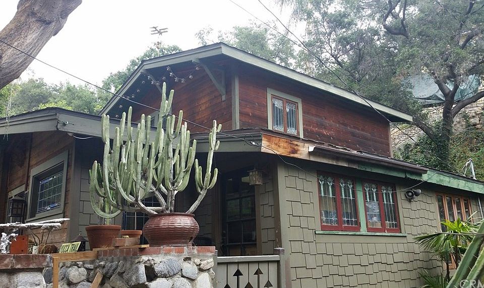 1st image of 610 Woodland Dr