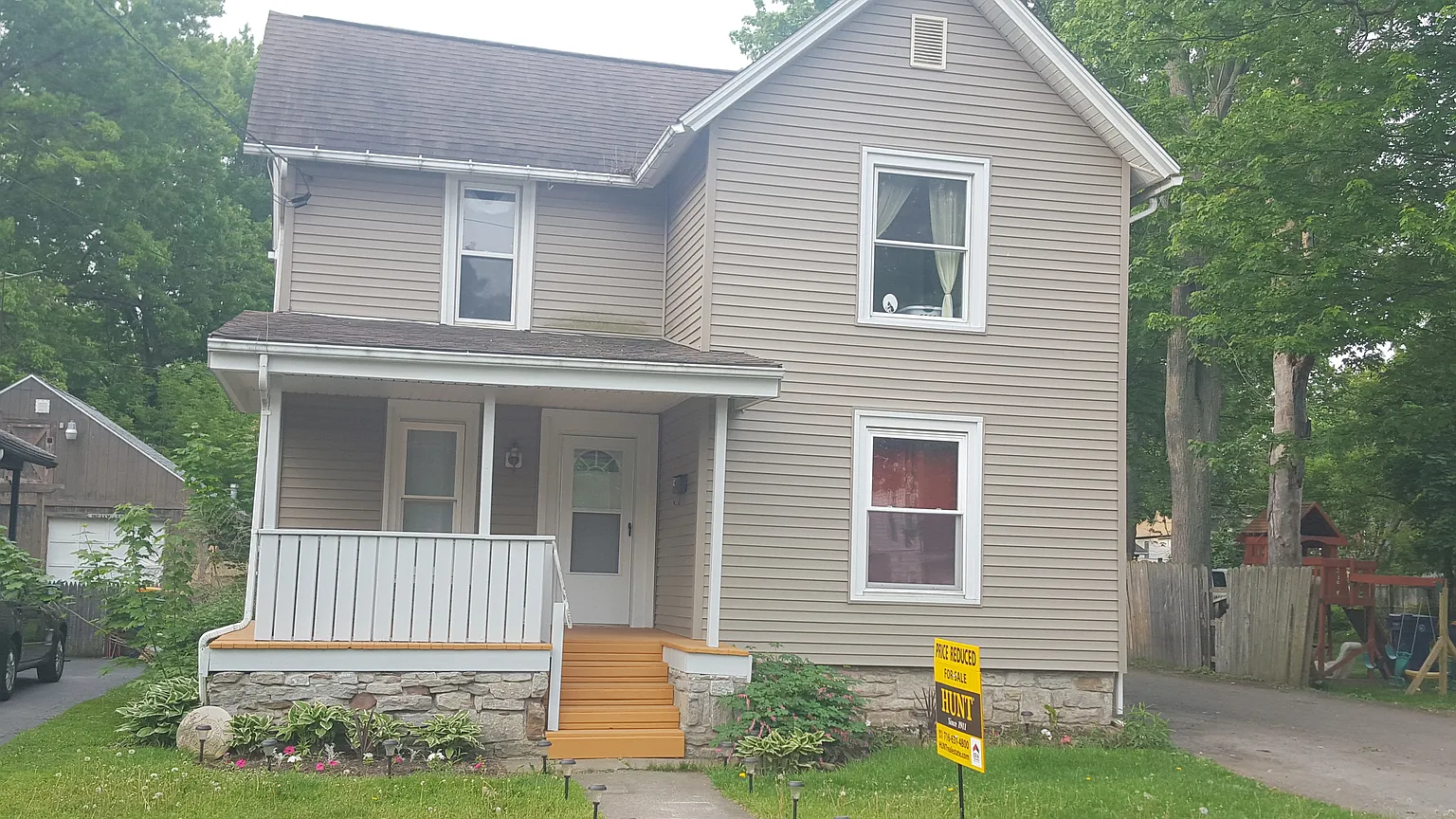 100 Lewis St photo 1