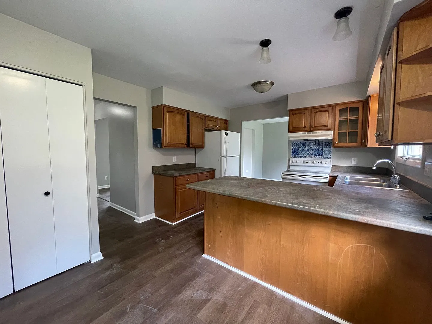 4 bed, 2.5 bath, 1820 sqft, $2,200 — Photo 4