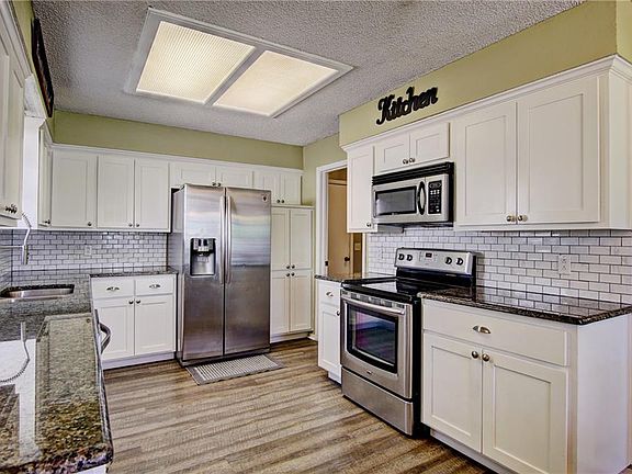 3rd image of 726 Kensington Ln