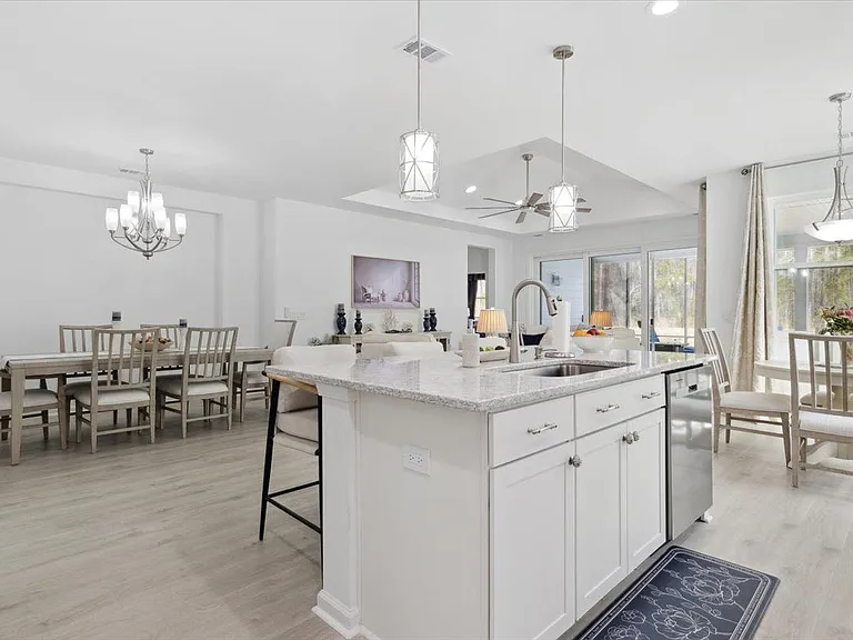 636 Horizon Ct — Photo 17
