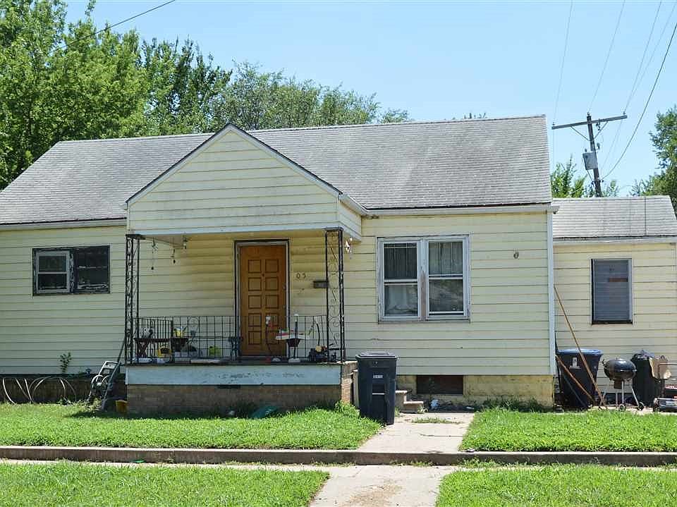 1st image of 105 W Kansas Ave