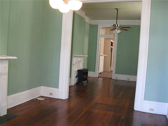 3rd image of 4734 Laurel St