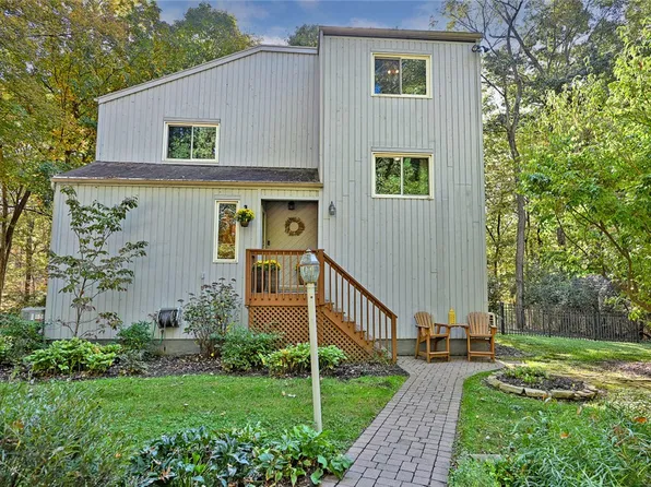 3920 Feedwire Rd, Dayton, OH 45440