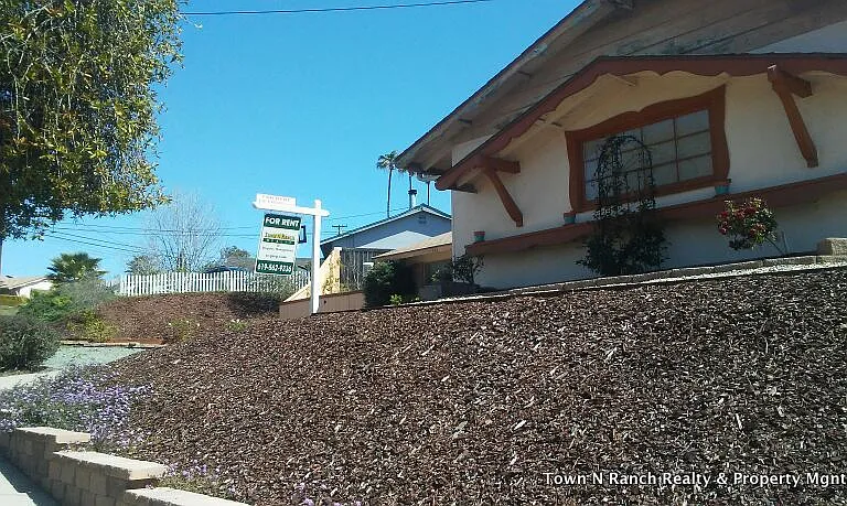 831 David Dr — Photo 13