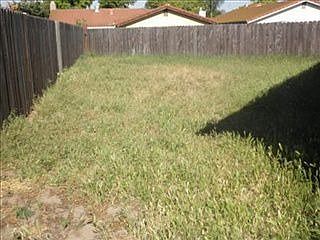 5th image of 835 La Playa Ct