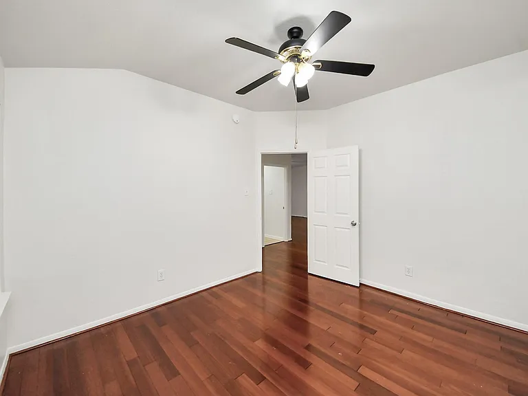 2412 Appian Way — Photo 9