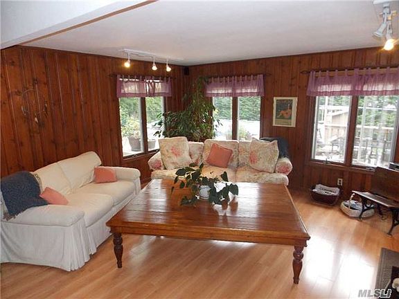 3rd image of 33 Bayview Ave