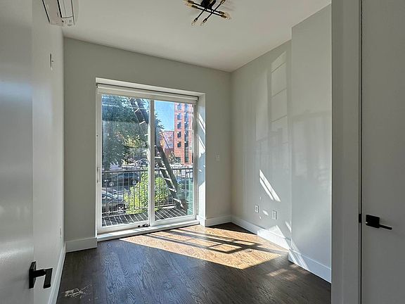 4th image of 799 Ocean Ave #2F