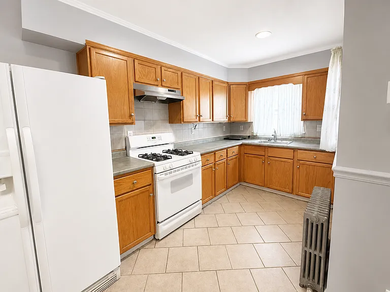 1538 W Chew St — Photo 3