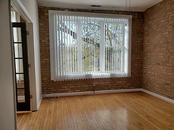 3rd image of 823 N Damen Ave #3F