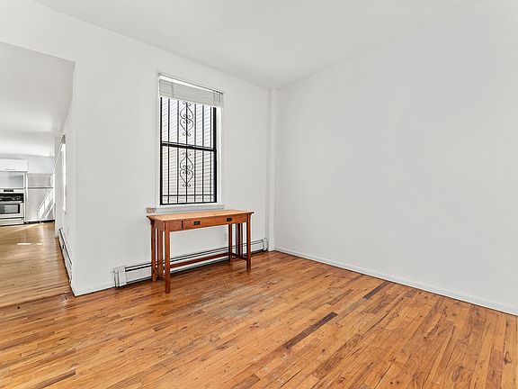 3rd image of 23 Irving Pl #1